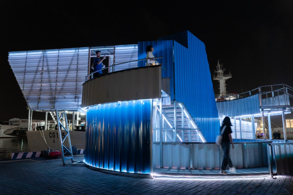Returning Blue 海的迴藍